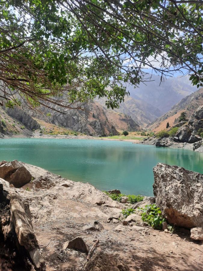 Отель Зона Отдых Apachi В Горах Чимган Экстерьер фото