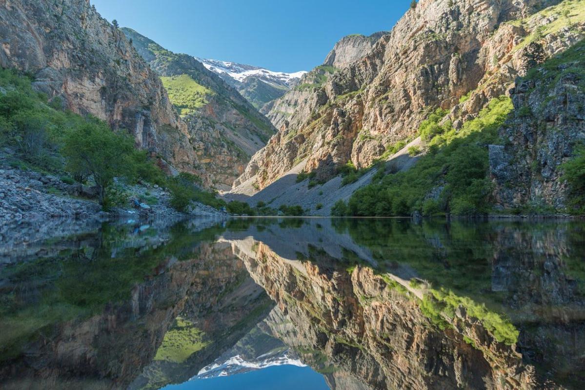 Отель Зона Отдых Apachi В Горах Чимган Экстерьер фото